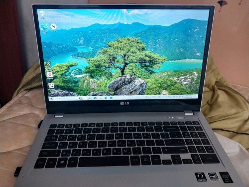 LG 울트라PC 노트북 (15U530-GT50K)