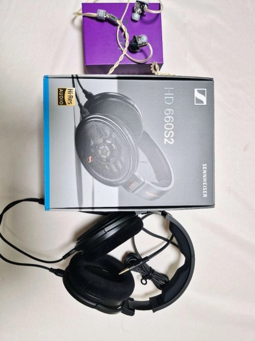 젠하이저 HD660s2 헤드폰(판완) + zisin-327 이어폰 S급 팝니다.