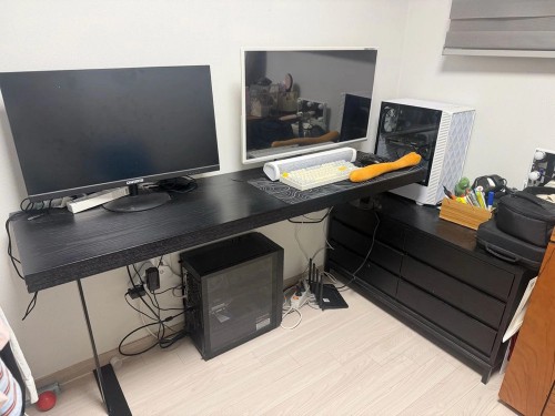 마고앤로랜 협탁 책상 인테리어용 탁자