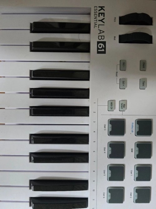 Arturia Keylab Essential 61 아투리아 키랩 에센셜 61키 미디 마스터키보드 급처