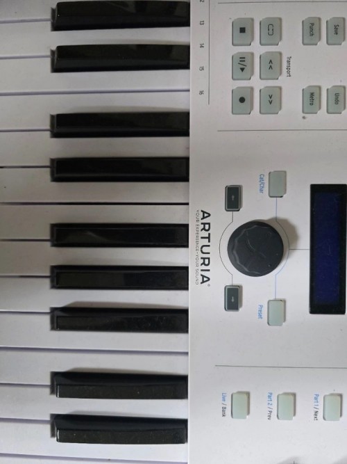 Arturia Keylab Essential 61 아투리아 키랩 에센셜 61키 미디 마스터키보드 급처
