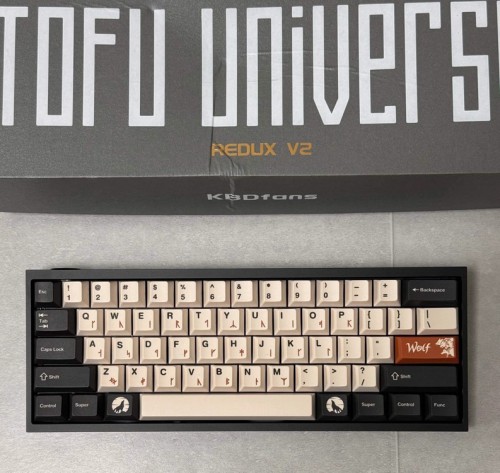 베놈60 RGB Tofu60 Redux V2 UFO 스위치 키보드 팝니다.