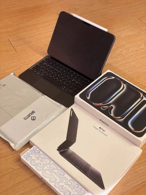 아이패드 프로 M4 11 256GB wifi + 애케플(27년) + 매직키보드 + 펜슬 프로